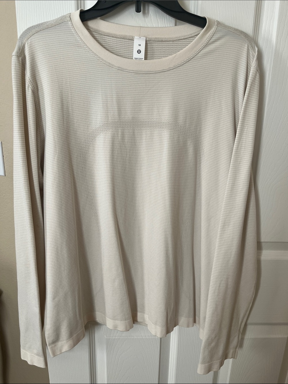 Lululemon Cream Long-Sleeve Ribbed Women's Top - Casual Essential